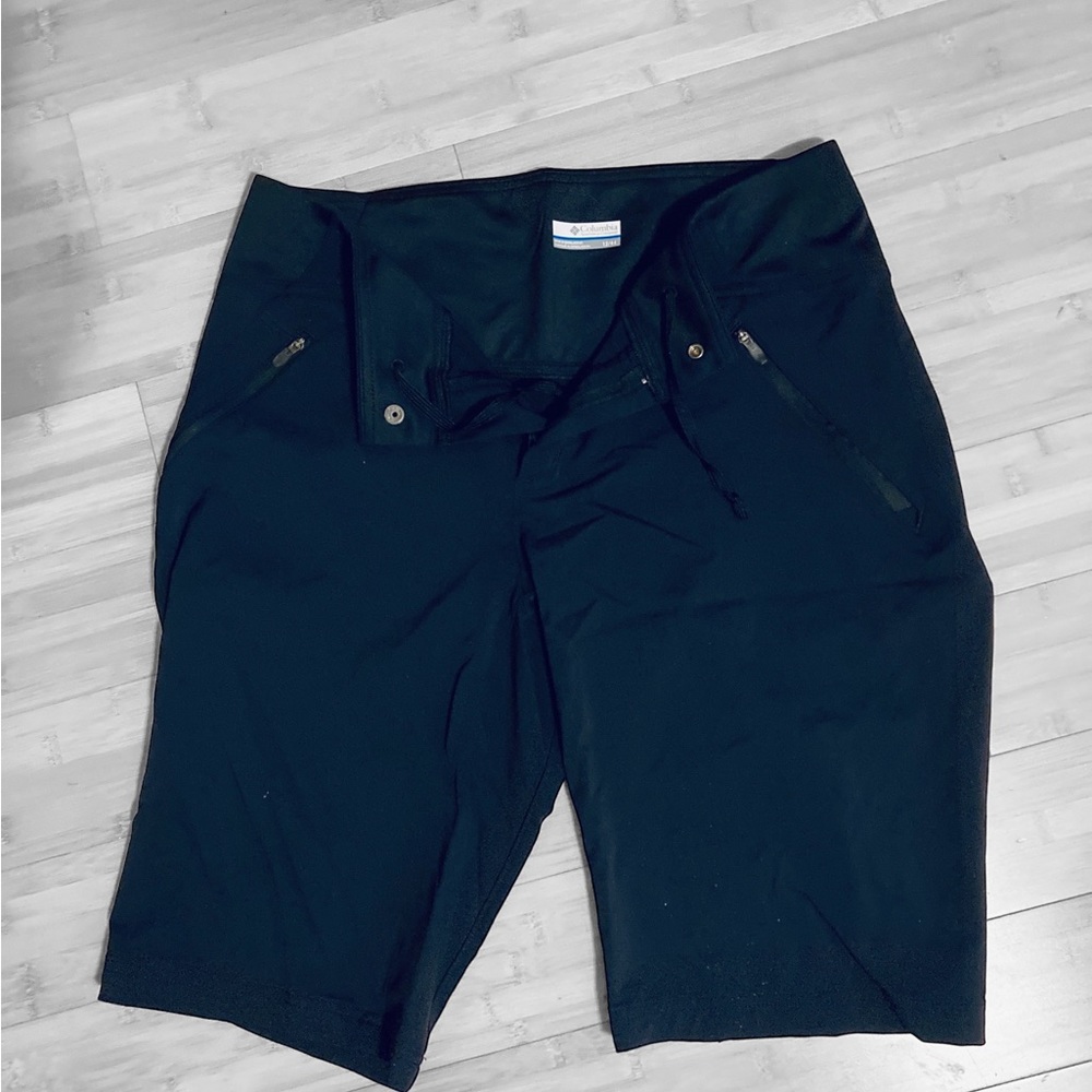 NWT Columbia active, black, shorts, pants, zippered pockets, curve, 12